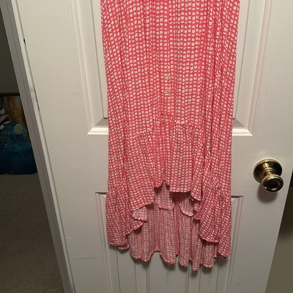 Like new pink and white sundress. The front is higher than the back. - Picture 2 of 7